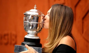 halep simona trofeu roland garros 2018 jpeg