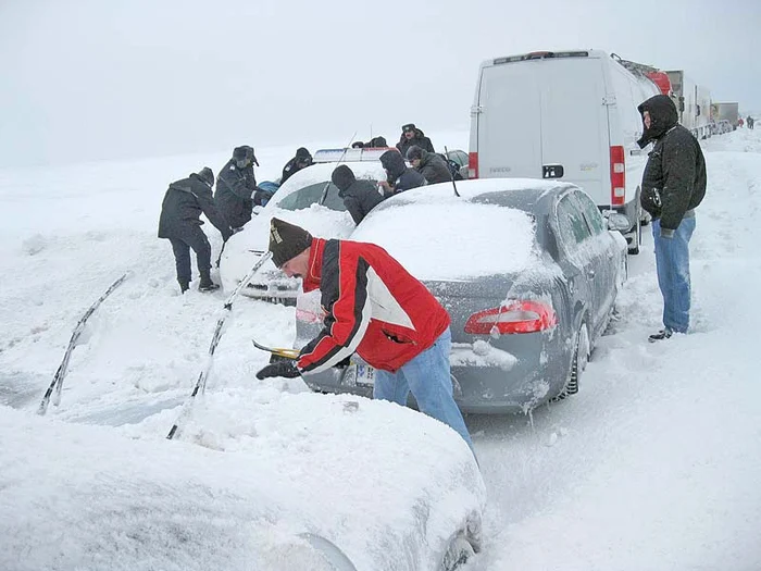 Contractele de deszăpezire nu sunt semnate. Firmele nu se mai înghesuie să trimită utilajele pe drumurifoto: Click!