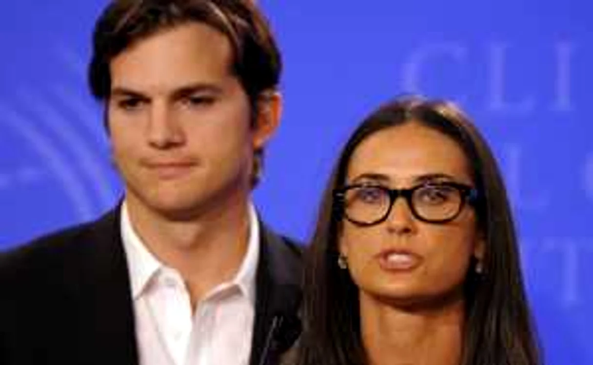 Ashton Kutcher „a rupt” oficial relaţia cu Demi Moore după ce a înaintat în instanţă actele de divorţ FOTO AFP