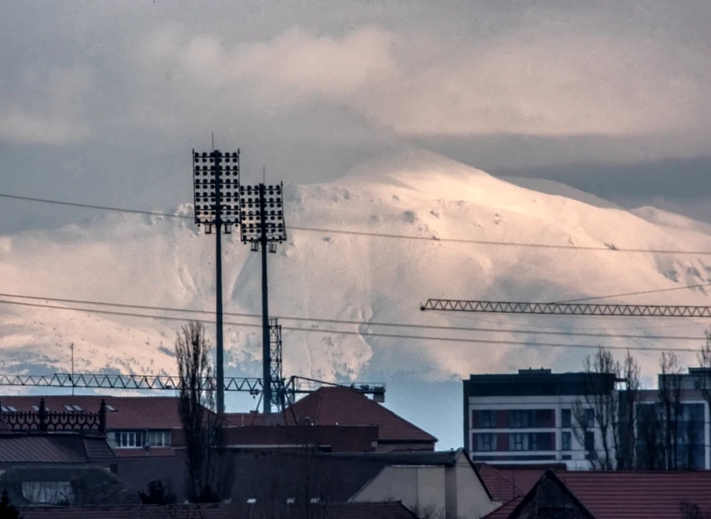 Cum se văd Munţii Banatului din Timişoara FOTO Răzvan Vitionescu