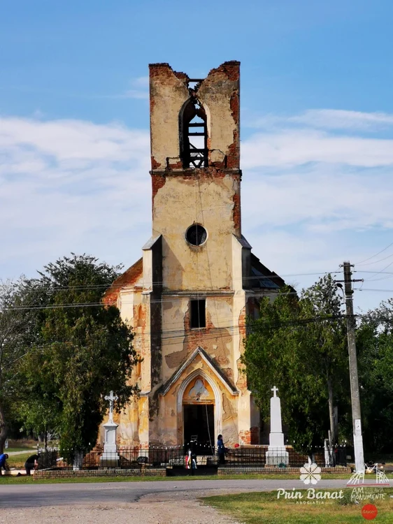 Biserica de la Ofseniţa FOTO Ambulanţa pentru Monumente