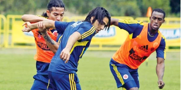 Dayro Moreno (stânga) şi Falcao (centru) vor juca în atacul Columbiei    