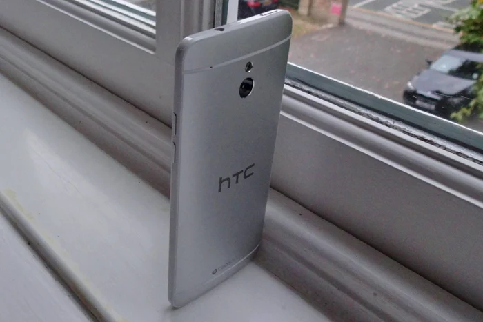 HTC One mini va fi interzis în Marea Britanie. FOTO Răzvan Băltăreţu/Adevărul