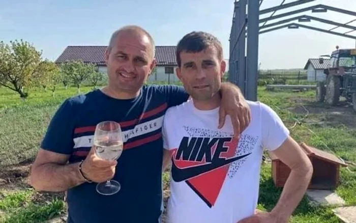 Primarul din Crevedia și consilierul său, Săndel Mihalache Foto Facebook