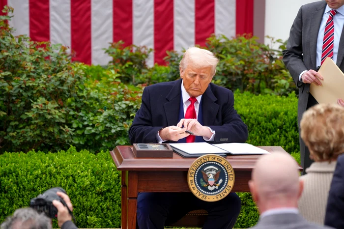 Donald Trump a crecut taxele pentru produsele de import/ FOTO AFP