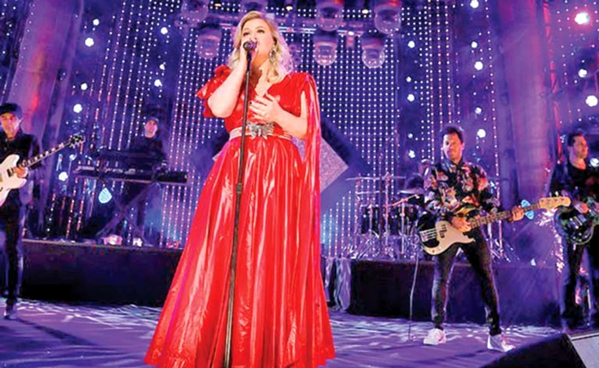 
    Kelly Clarkson, 36 de ani, a fost cap de afiş al spectacolului de la tvFoto: Profimedia/Gettyimages/Instagram  