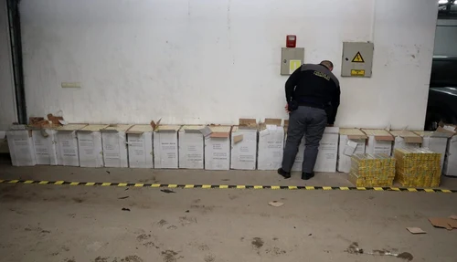 Coletele cu pachetele de țigări din Maramureș Foto Facebook Poliția de Frontieră Sighetu Marmației jpg