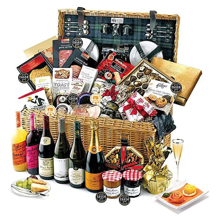 Mâncarea va părea şi mai delicioasă dacă e servită dintr-un coş de picnic select