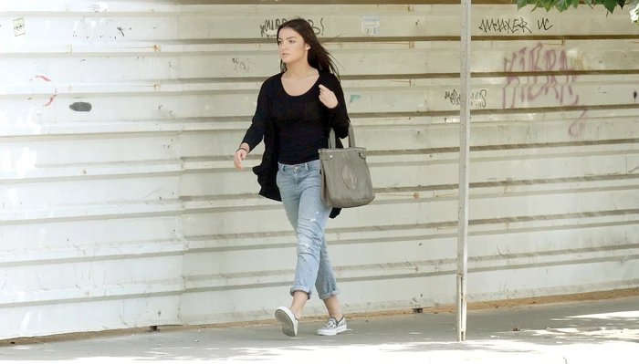 Interpretul este mândru de fiica sa, care în aceste zile dificile se concentrează să ia note cât mai bune la Bacalaureat. "Abia aştept să urce din nou pe scenă", ne-a mărturisit cântăreţul 