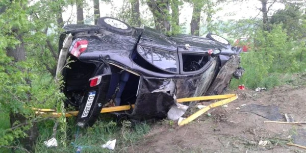 Trei persoane au murit în urma unui grav accident de circulaţie 