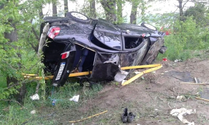 Trei persoane au murit în urma unui grav accident de circulaţie