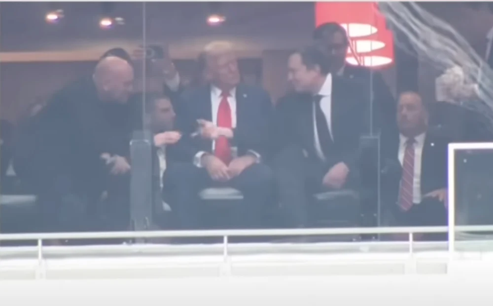 Donald Trump şi Elon Musk şi-au vorbit în public, la trei luni după ce președintele american i-a spus miliardarului că „a înnebunit”