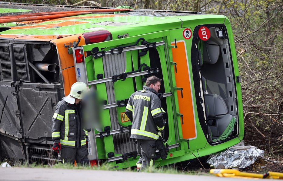 Cel puţin cinci morţi după ce un autobuz s-a răsturnat pe autostrada A9, în apropiere de Leipzig