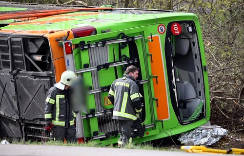 Un autocar Flixbus s-a răsturnat pe autostrada A9 în apropiere de Leipzig FOTO PROFIMEDIA