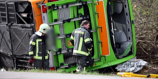 Un autocar Flixbus s-a răsturnat pe autostrada A9 în apropiere de Leipzig FOTO PROFIMEDIA