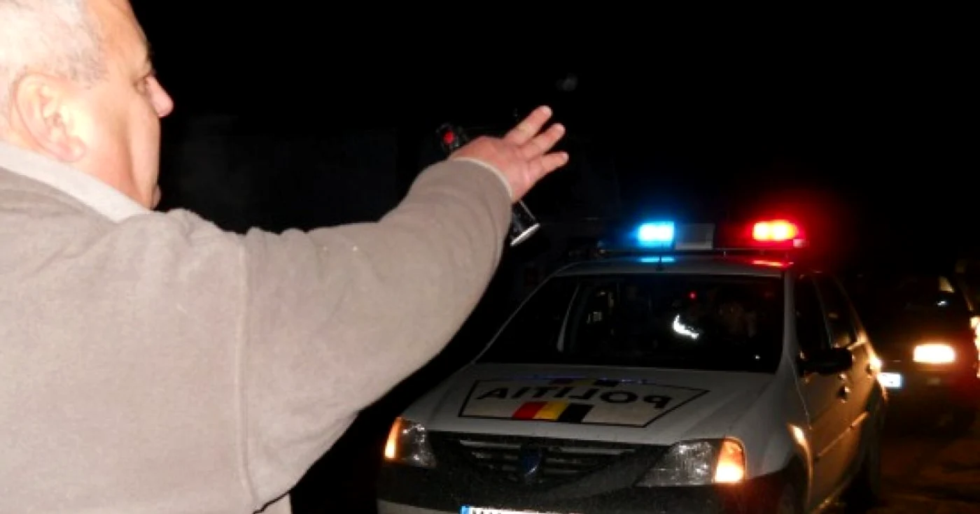Ion Şotea, şeful Poliţiei Balş, arată pe unde au fugit hoţii