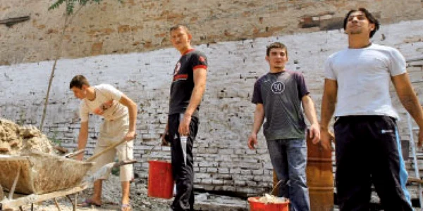 Puşcăriaşii au făcut curat la „tata popa“