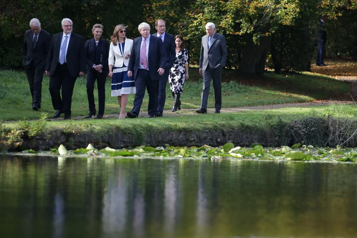 După o plimbare pe marginea lacului...