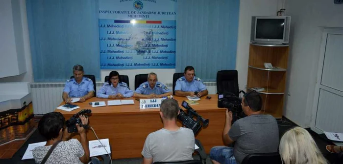 Conducerea IJJ Mehedinţi în cadrul unei conferinţe de presă