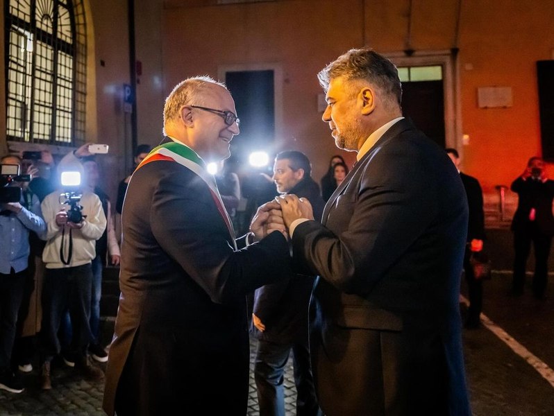 Ciolacu, întrevedere cu primarul Romei: Guvernul vrea să contribuie la restaurarea Statuii Sfântului Petru de pe Columna lui Traian