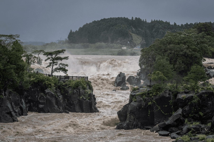 Super taifunul Nanmadol lovește Japonia: doi morți și nouă milioane de evacuați