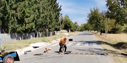 limitator viteză în comuna sâmbureşti - foto facebook primaria simbureşti