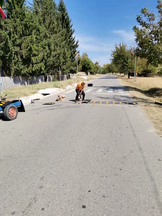 Două astfel de limitatoare au fost montate în ultimele zile FOTO: Facebook/ Primăria Sâmbureşti