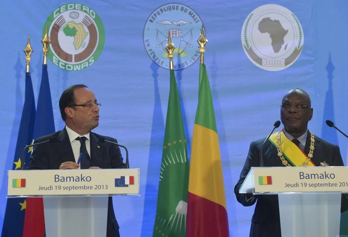 Francois Hollande şi noul preşedinte al statului Mali, Ibrahim Boubacar Keita. FOTO: Reuters