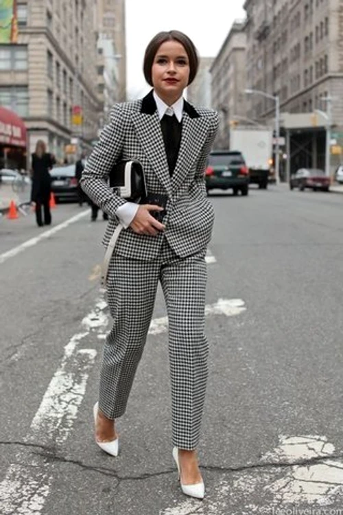 small Fustany Fashion Pantsuit Looks to Elevate Your Formal Workwear Style Street Style 6 jpg jpeg