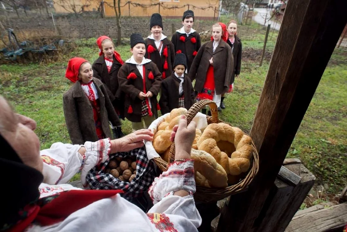 Cete de colindători FOTO Muzeul satului Baia Mare 