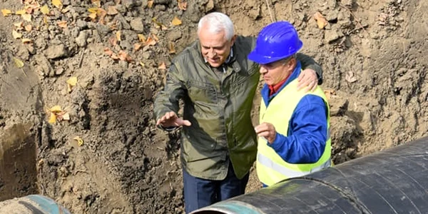 calarasi Petre Daea in canalul de irigatii FOTO Faceb/petre daea