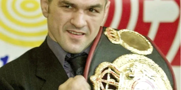 De prima dată când a intrat într-o sală de box, în copilărie, a simţit că acolo este locul lui