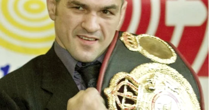 De prima dată când a intrat într-o sală de box, în copilărie, a simţit că acolo este locul lui