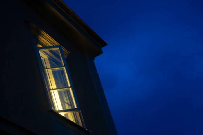 Mulți oameni dorm cu geamul deschis / foto: IStock