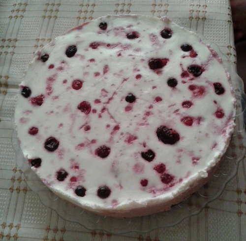 Tort cu piscoturi si fructe de padure jpeg
