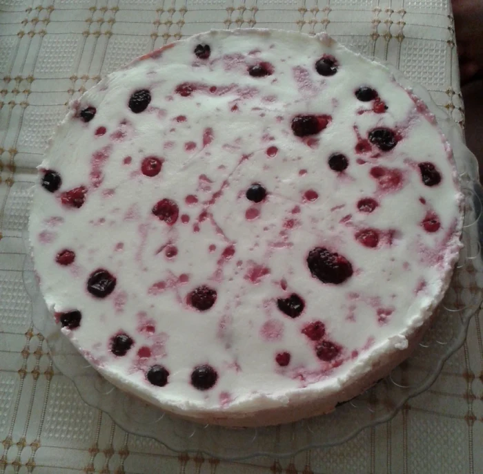 Tort cu piscoturi si fructe de padure jpeg