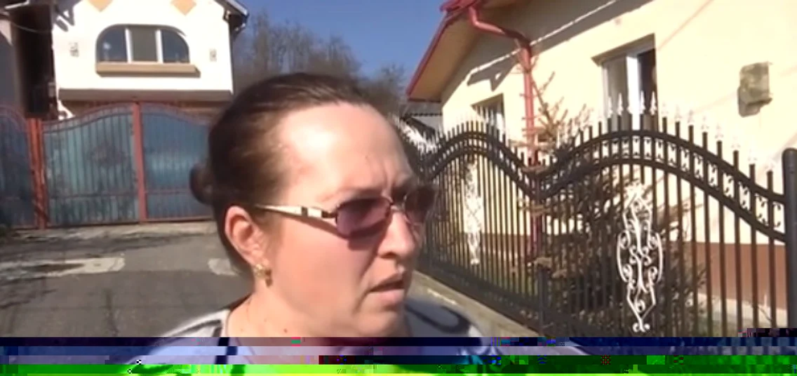 Soţia primarul din comuna Stoeneşti - Vâlcea dând o declaraţie pentru Antena 1 Foto captură video