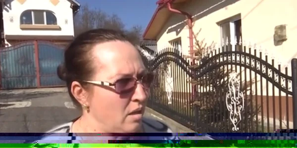 Soţia primarul din comuna Stoeneşti - Vâlcea dând o declaraţie pentru Antena 1 Foto captură video