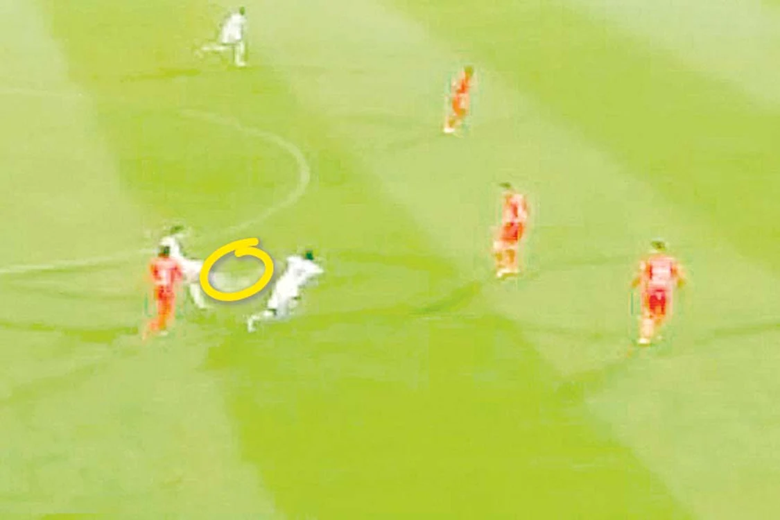 Găman  degajează  spre centru (Capturi: digisport)