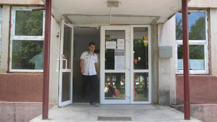 La centrul de examen de la Liceul Mircea Eliade examenul este încă în desfăşurare FOTO CRISTIAN FRANŢ