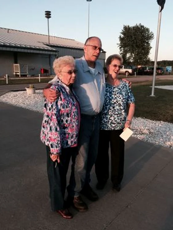 Michael McAlister a fost aşteptat la ieşirea din puşcărie de mama lui, Rebecca, şi sora, Denisa