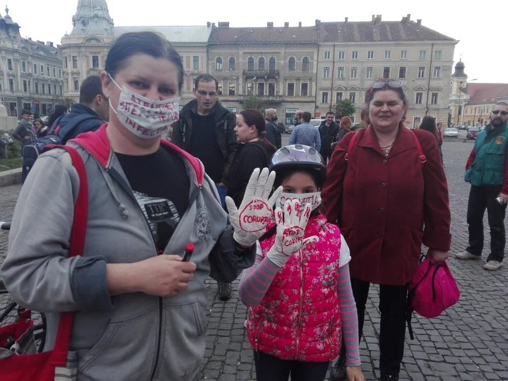 Clujenii protestează în Piaţa Unirii  FOTO Florina Pop