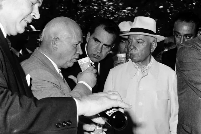 Hrușciov și Nixon în 1959 la American National Exhibition