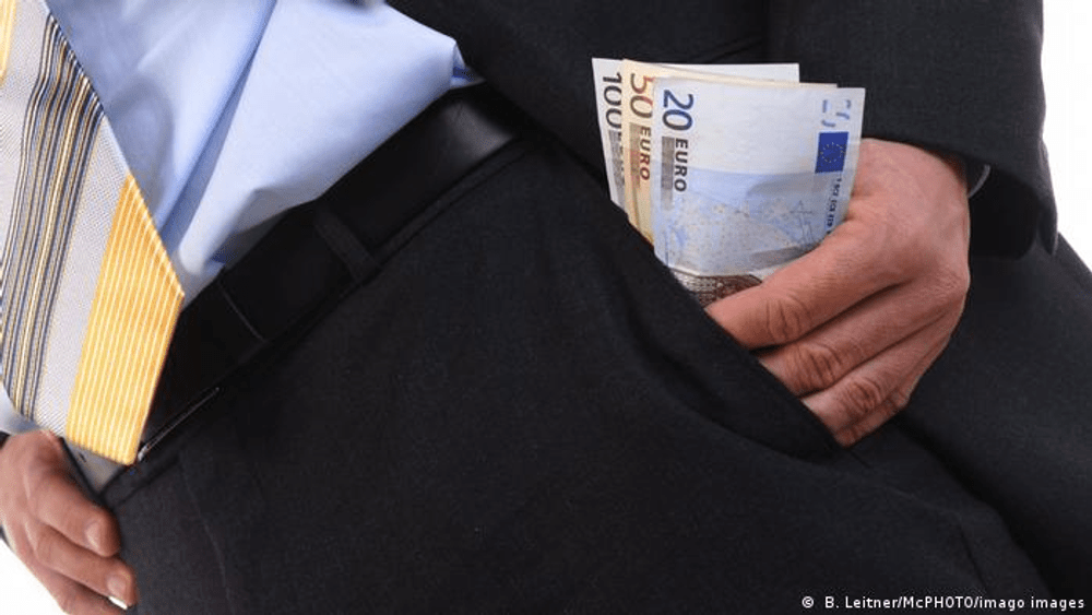 Vom bifa dosarul Schengen, dar nu vom scăpa de corupția endemică