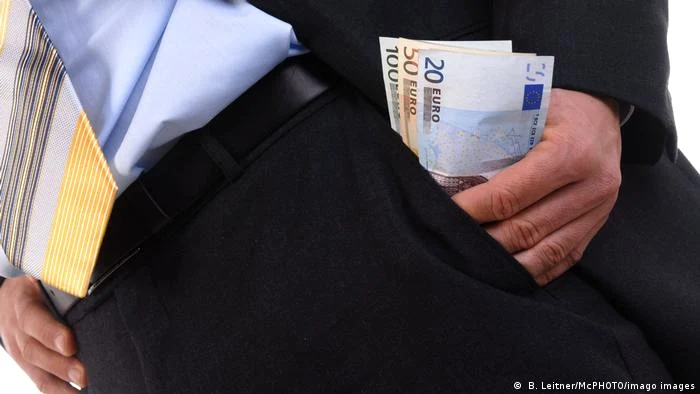 Corupţie şi clientelism, în dauna intereselor românilor