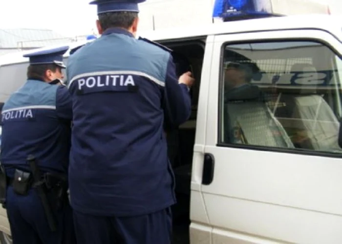 Bărbatul a fost reţinut de poliţişti FOTO botosaninews.ro