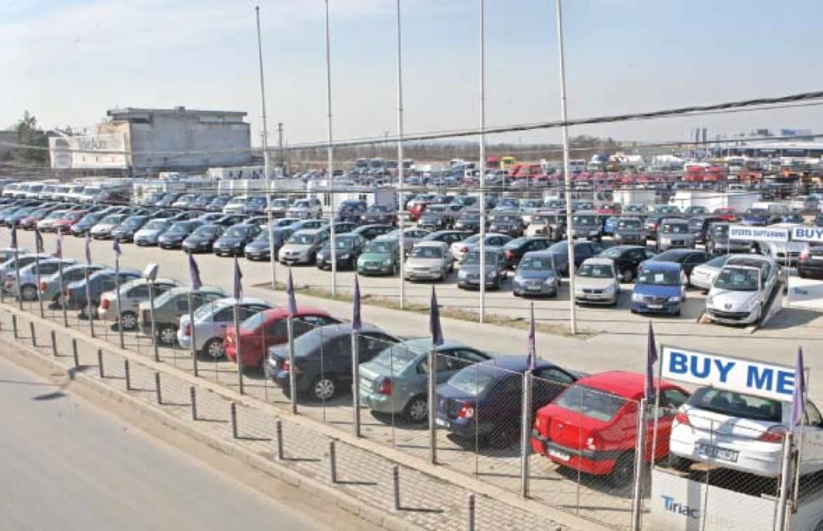 Oamenii de afaceri au vândut maşinile de lux în străinătate Foto: Adevărul