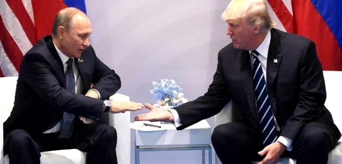 Vladimir Putin (stânga) şi Donald Trump, la prima întâlnire bilaterală în calitate de preşedinţi FOTO AFP