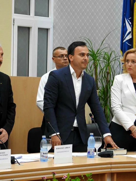 Cătălin Burcescu, în 2016, când depunea jurământul pentru funcţia de consilier judeţean. Doi ani mai târziu demisiona din PNL pentru a trece la ALDE. Acum s-a întors la prima dragoste şi a fost recompensat cu şefia OSIM. FOTO Arhivă personală / Cătălin Burcescu
