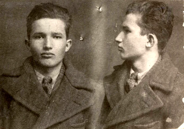 Nicolae Ceauşescu arestat de poliţia din Târgovişte, în 1936 (© „Fototeca online a comunismului românesc”, cota: 2/1936)